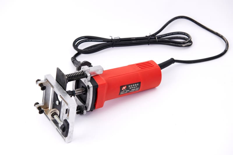 May-khoan-ranh-thoat-nuoc-cua-nhua-180121-2 máy khoan rãnh thoát nước cửa nhựa1