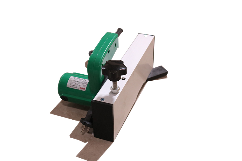 may-lam-sach-be-mat-cua-nhua-3 máy làm sạch bề mặt cửa nhựa2